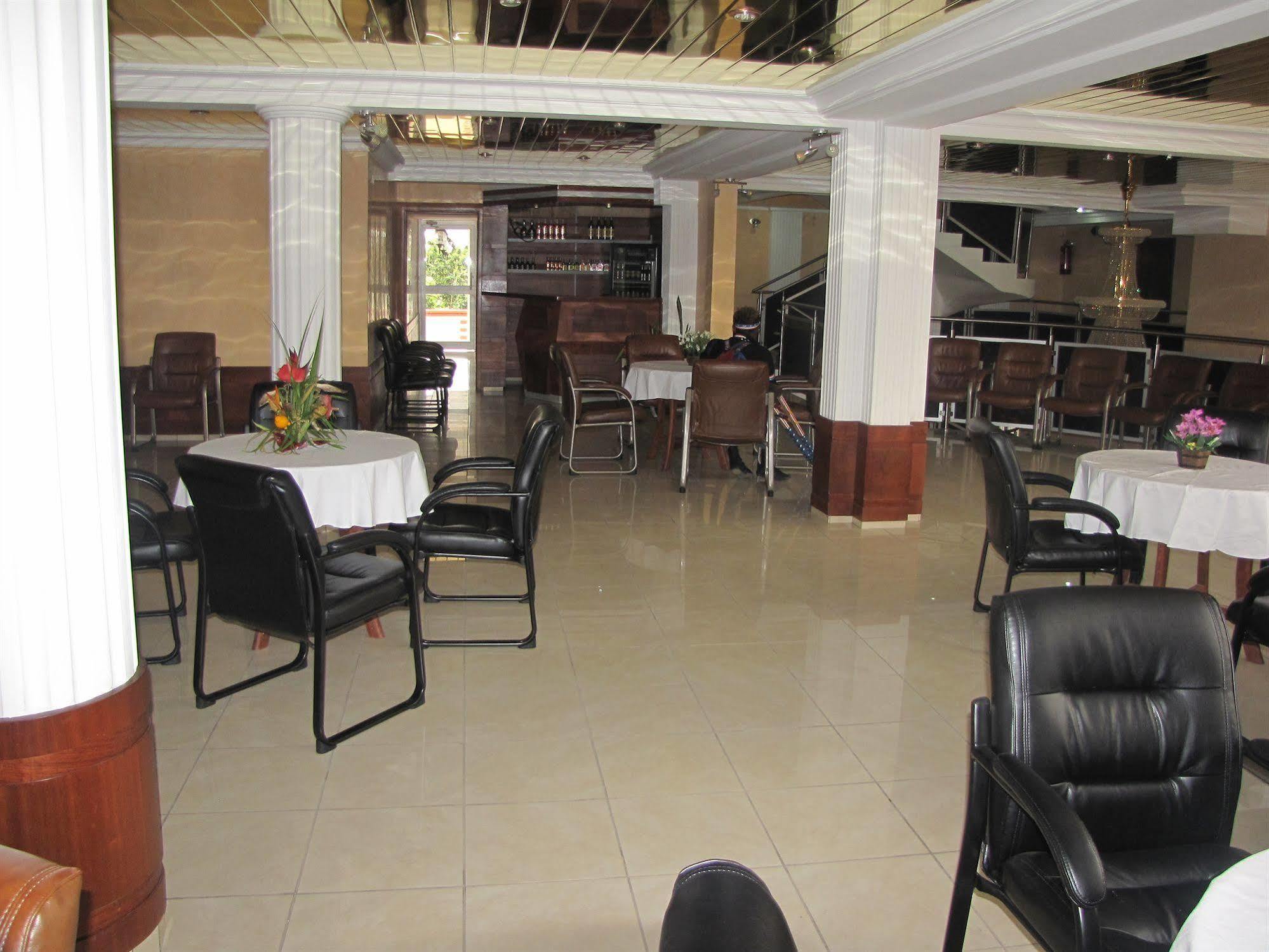 Afrique Hotel Douala Airport Bagian luar foto